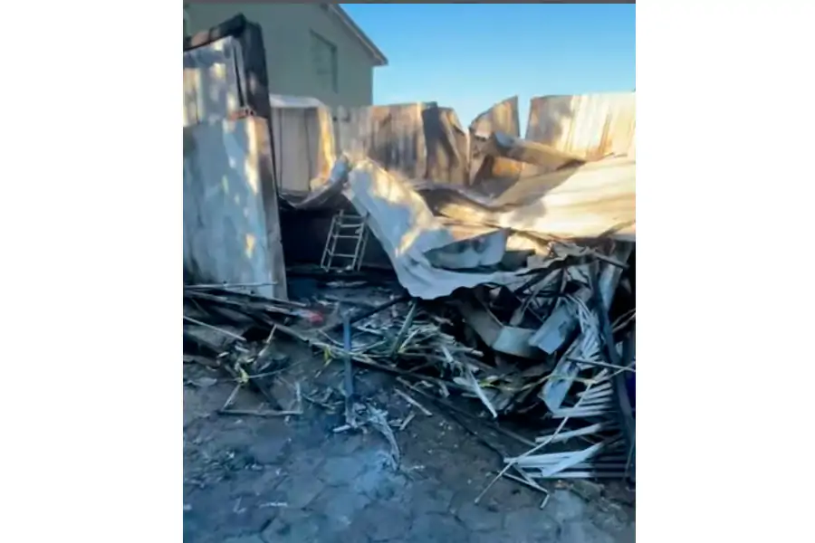 Incêndio atinge empresa de comunicação visual no Alto Ribeirão e campanha arrecada recursos para reconstrução 1