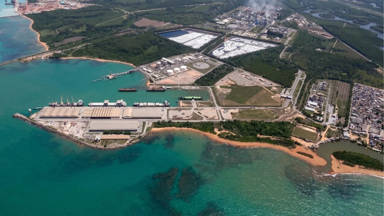 Vista aérea do complexo industrial da montadora chinesa GWM em Aracruz (ES), onde será instalada a nova fábrica de veículos da empresa no Brasil.