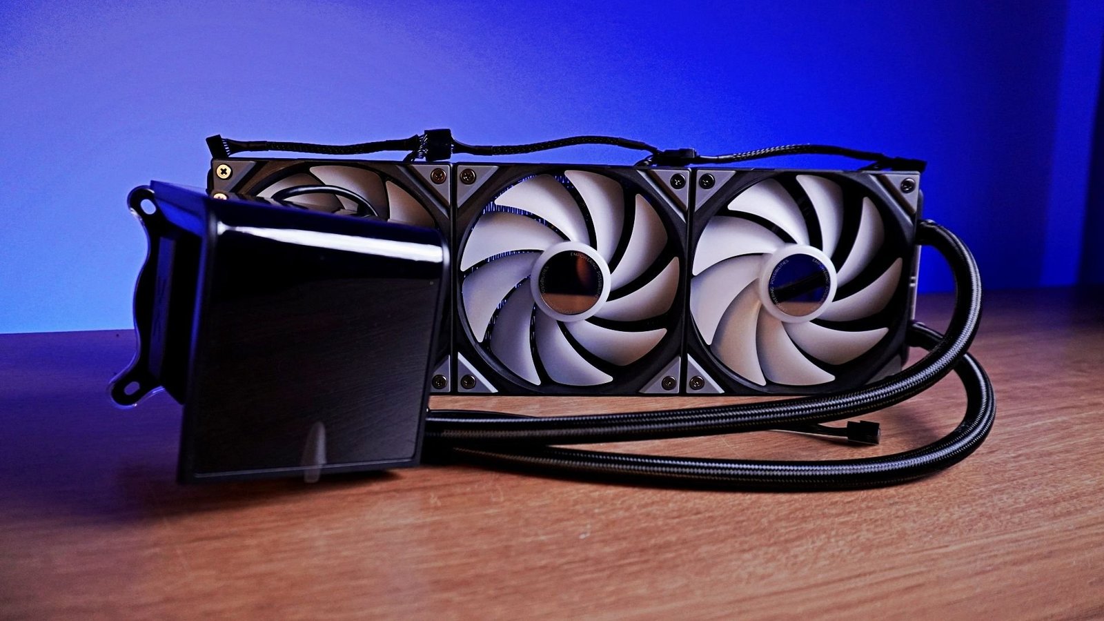 TRYX Panorama SE: o water cooler com tela curva 3D que me surpreendeu