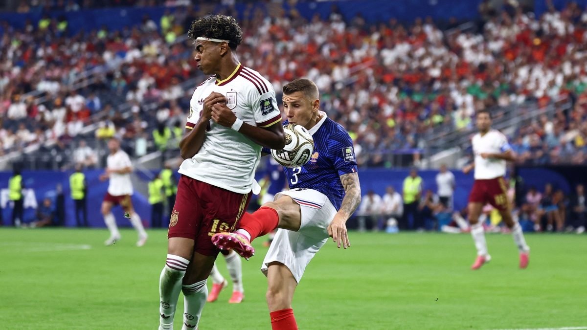 A Espanha derruba a ‘favorita´ e dá uma aula de futebol coletivo