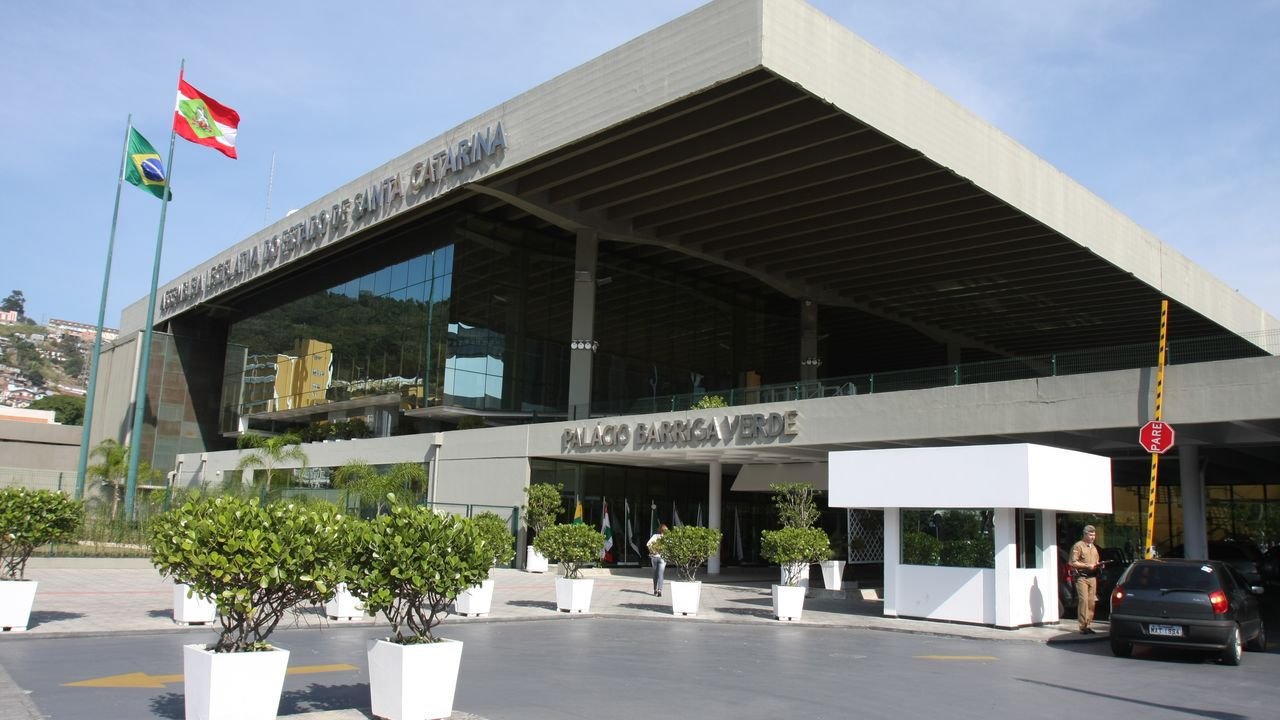 Alesc suspende sessões e reuniões das comissões em virtude do calendário especial