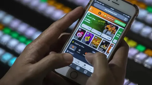 Apostadores de bet em periferias buscam ajuda após vida virar pesadelo