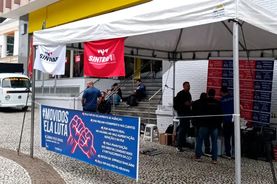 Bancários fazem paralisação nacional de 24 horas nesta quinta-feira • Sul de Floripa