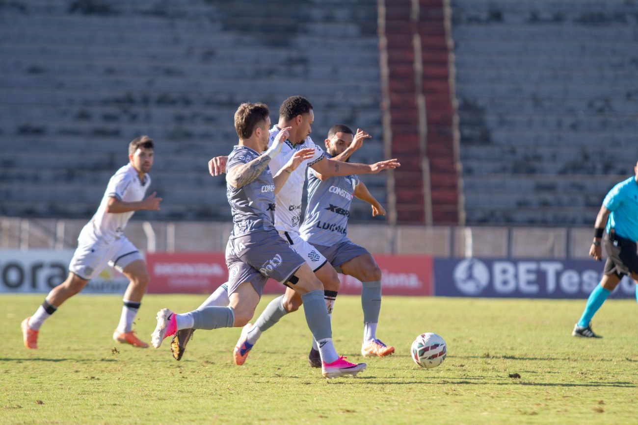 Conservador demais, Figueirense empata e deixa chance mínima de classificar na Série C