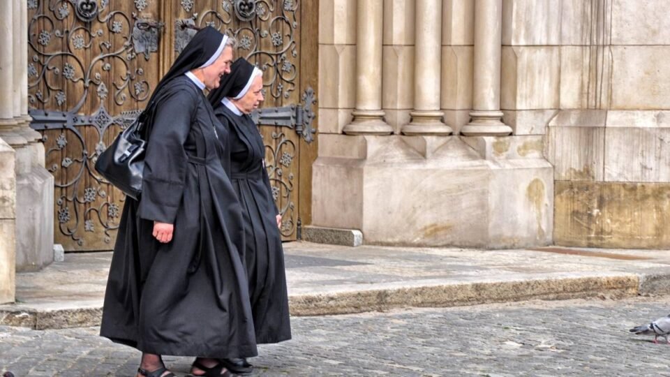 Freira católica detida por imigração no Texas vive com medo após soltura