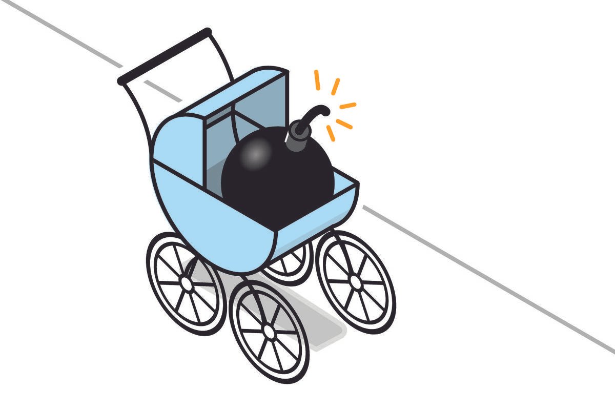 Um carrinho de bebê carregando uma bomba