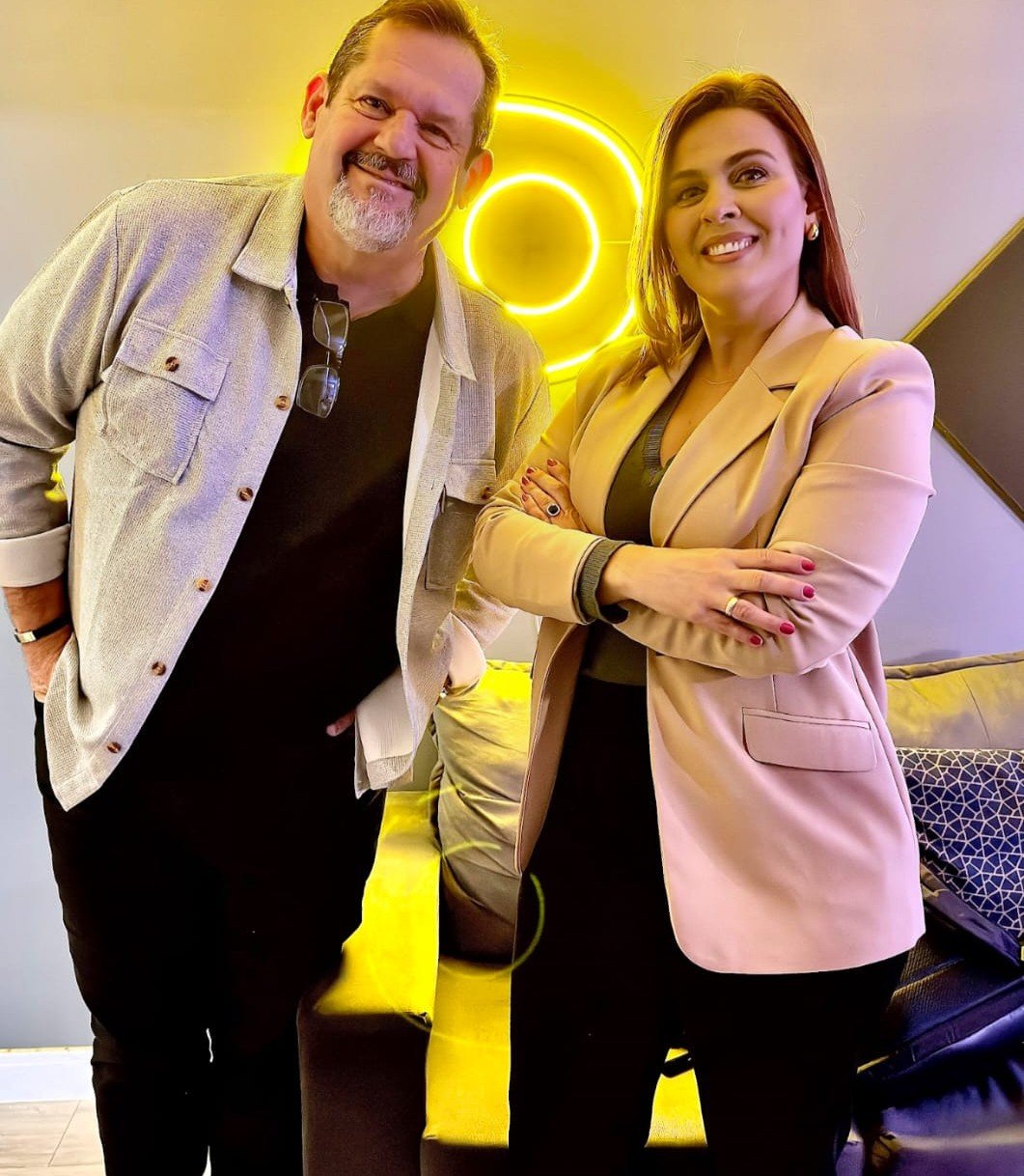 Mauro Cezar e Débora Moraes