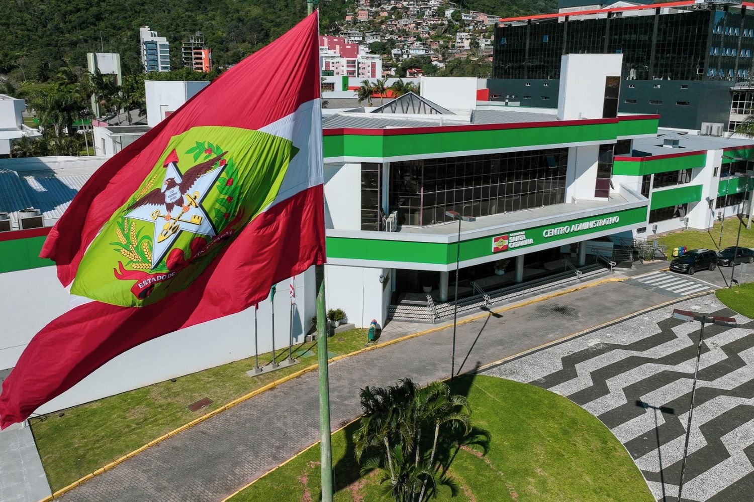 Concurso para Auditor Estadual de Finanças Públicas de SC tem edital publicado com 50 vagas e remuneração de R$ 25.337,61