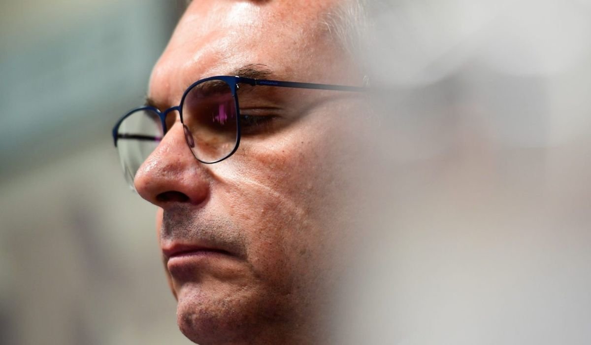 PT pede cassação de Flávio Bolsonaro no Conselho de Ética do Senado por financiamento do filme Dark Horse com pagamentos de Vorcaro