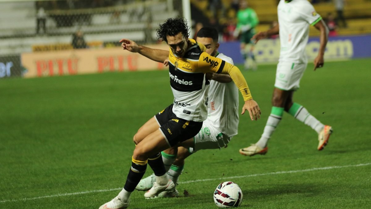 Criciúma faz o dever de casa, vence o América-MG e segue em bom momento na Série B