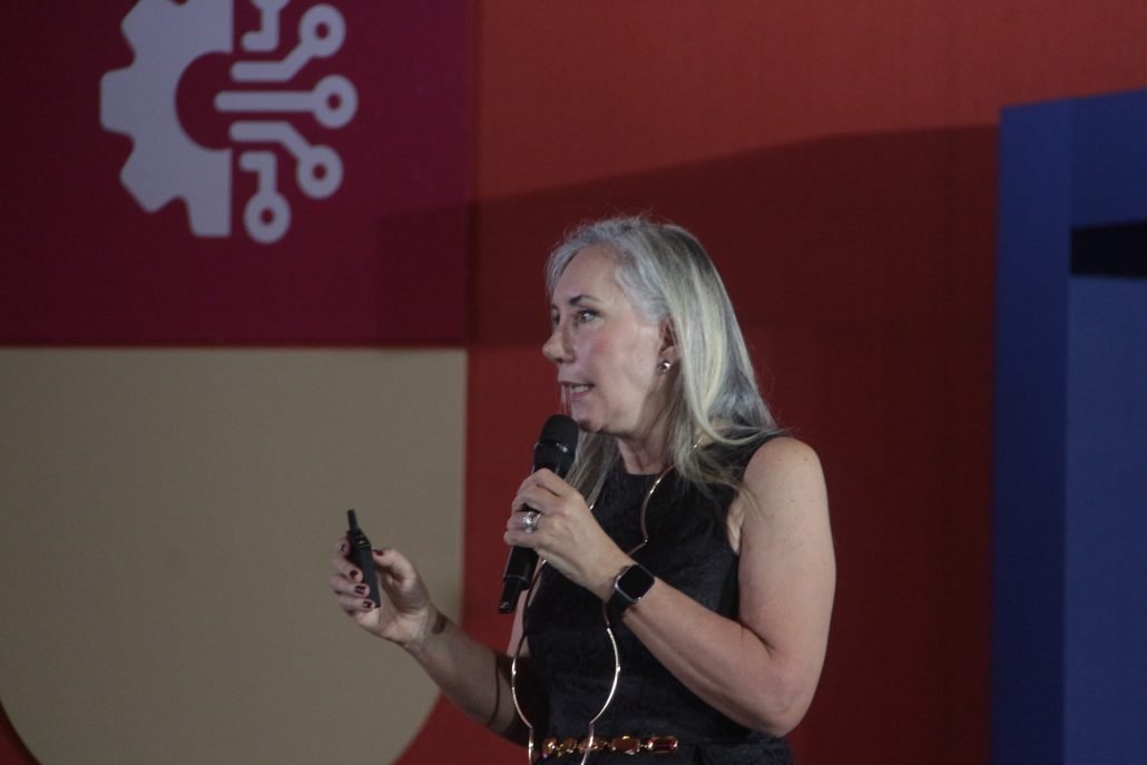 CREA-SC: Martha Gabriel destaca a integração entre inteligência humana e tecnologia no futuro dos negócios