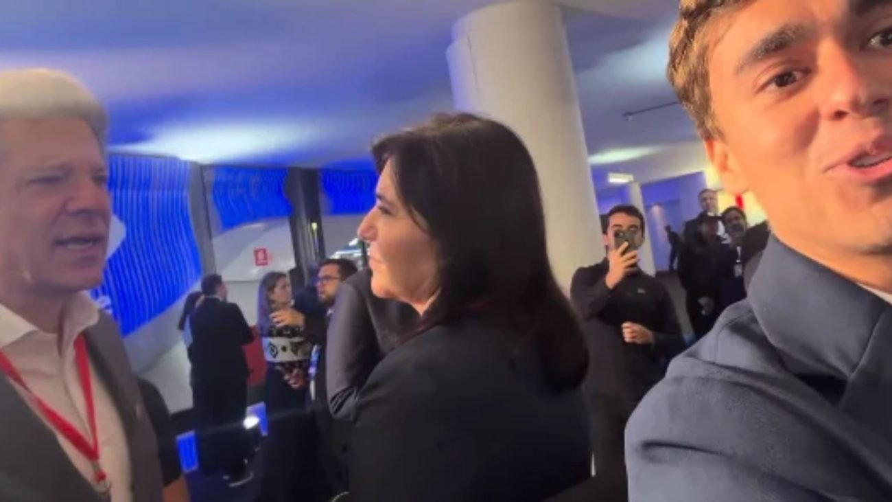 Nikolas ironiza Haddad e Tebet nos bastidores do debate entre Lula e Flávio Bolsonaro, e Pavanato segue provocação; assista